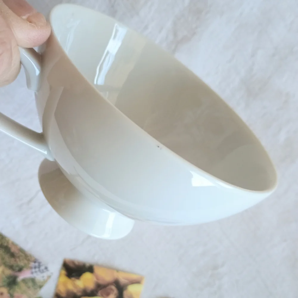 🌹 ROSETTE CORE 🌹 VTG squatty white porcelain Japanese teacup, Coquette Style